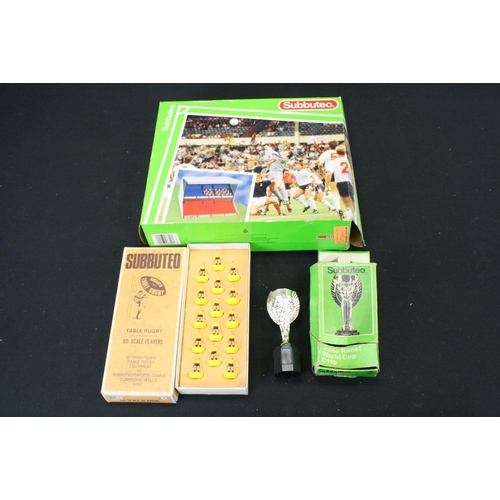 412 - Subbuteo - Collection of LW & HW Subbuteo to include 2 x boxed Grandstand, many balls featuring Tang... 