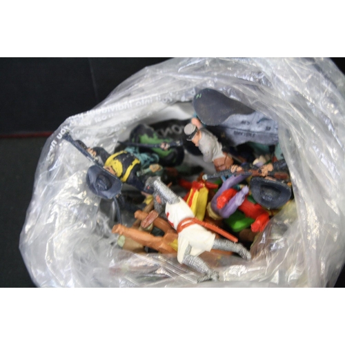 447 - Collection of plastic figures to include Britains, Crescent, Marty Toy and unbranded examples, featu... 