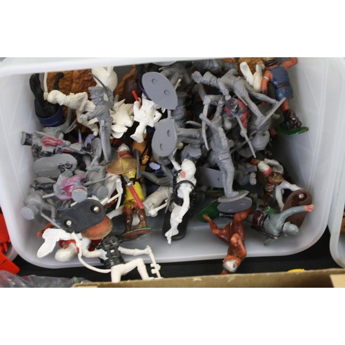 449 - Large collection of mostly military plastic figures including Britains, Crescent, Lone Star and unbr... 