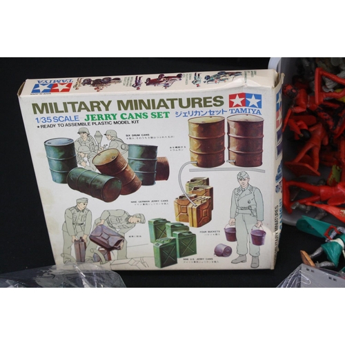 449 - Large collection of mostly military plastic figures including Britains, Crescent, Lone Star and unbr... 