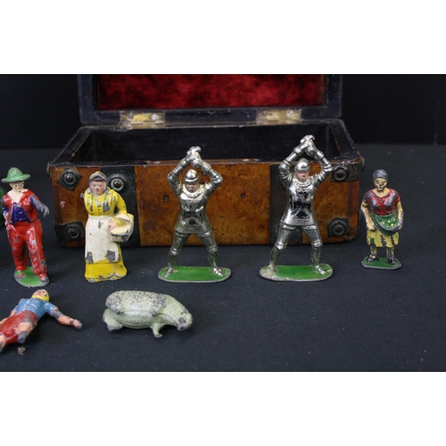 462 - Astra diecast Gattling gun plus a group of mid 20th C metal figures featuirng Dinky & Britains, play... 