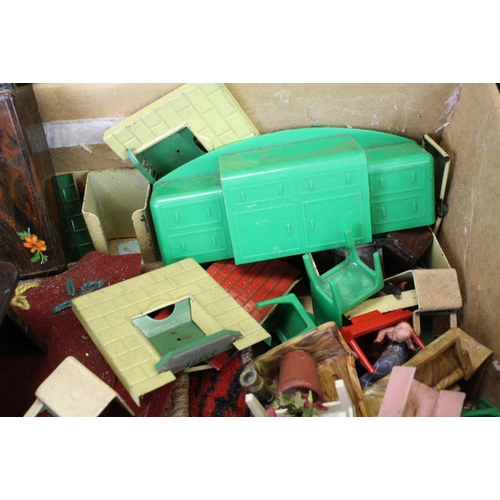 470 - Quantity of plastic & tin plate dolls house furntiure to include Kleeware, grubbby