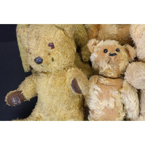 471 - Fifteen Teddy Bears including Dean's Golden Mohair Bear. Limited Edition Lexie Haworth ' Edward Bear... 