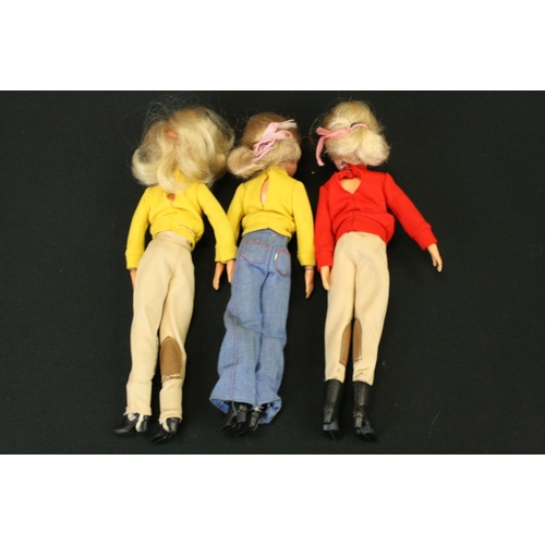 472 - Sindy - Three clothed Sindy Fashion dolls, marked 033055X to neck (including a 2nd gen example), tog... 