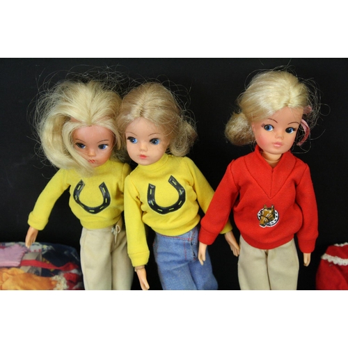 472 - Sindy - Three clothed Sindy Fashion dolls, marked 033055X to neck (including a 2nd gen example), tog... 