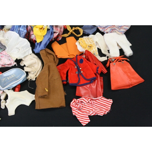 472 - Sindy - Three clothed Sindy Fashion dolls, marked 033055X to neck (including a 2nd gen example), tog... 