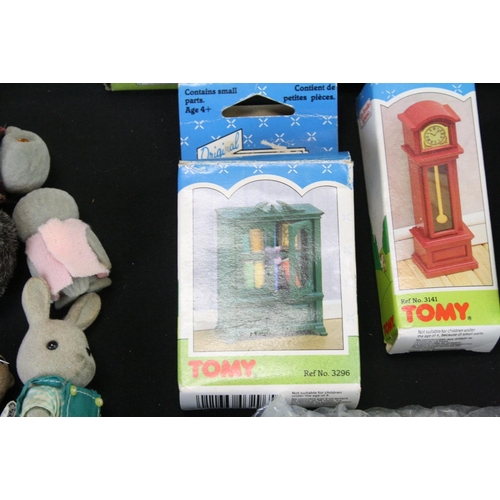 478 - 20 Boxed Tomy Sylvanian Families sets & accessories to include Glass Fronted Bookcase 3296, Baden & ... 