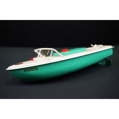 432 - Three boxed Sutcliffe clockwork metal boats to include Hawk in light green & white, Tiger Speed Boat... 