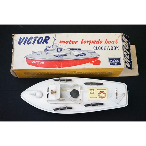 435 - Sutcliffe Boats shop display stand plus a boxed Sutcliffe Victor clockwork motor torpedo boat (tatty... 