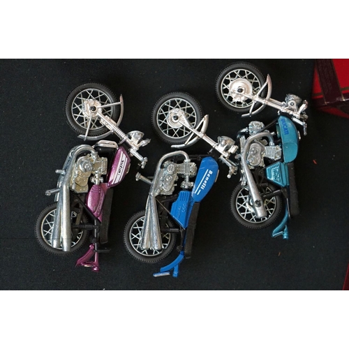 1208 - 12 Diecast model motorbikes featuring Yamaha, Norton, Honda etc plus 9 x boxed diecast models featur... 