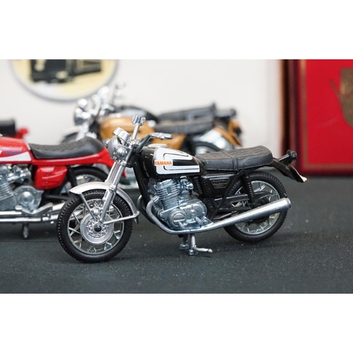 1208 - 12 Diecast model motorbikes featuring Yamaha, Norton, Honda etc plus 9 x boxed diecast models featur... 