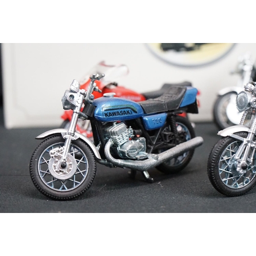 1208 - 12 Diecast model motorbikes featuring Yamaha, Norton, Honda etc plus 9 x boxed diecast models featur... 