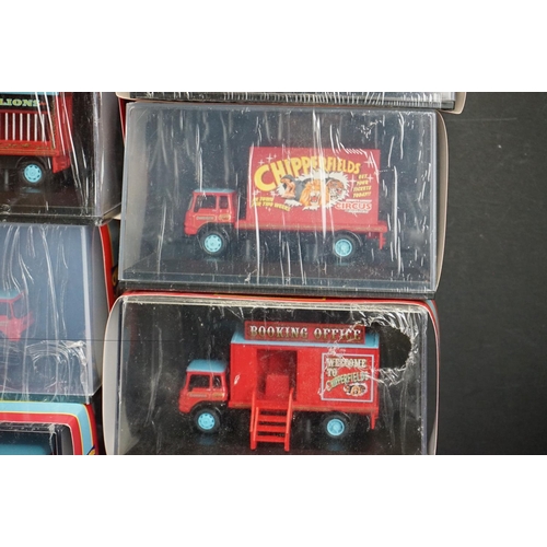 1210 - 35 Cased Oxford Diecast Chipperfields Circus models to include 18 x ltd edn examples with COAs - mos... 