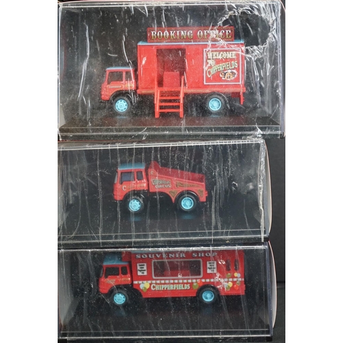 1210 - 35 Cased Oxford Diecast Chipperfields Circus models to include 18 x ltd edn examples with COAs - mos... 