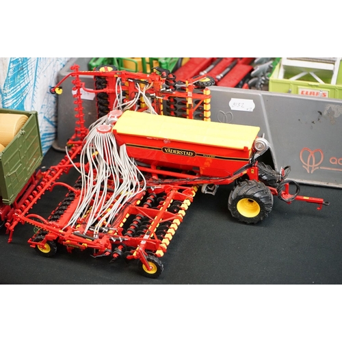 1255 - 30 diecast & plastic farming vehicles and machinery, mostly Britains and Siku, to include Britains N... 