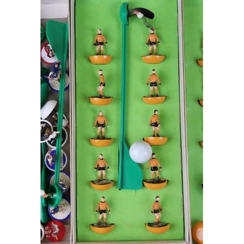 413A - Subbuteo - Collection of HW Subbuteo to include Wolves & Wolves plus various additonal players conta... 