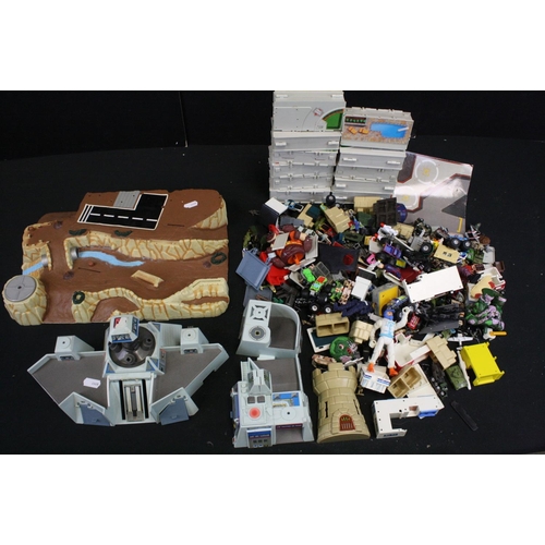 1300 - Collection of mixed figures, Scalextric, etc, to include Galoob Micro Machines to include 11 x Fold ... 