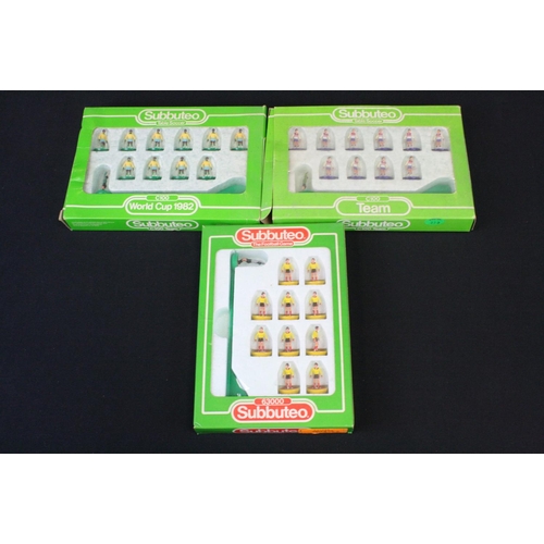 405 - Subbuteo - 14 Boxed LW teams to include 684 Manchester United, 704 Aston Villa, 719 England, 681 Wes... 