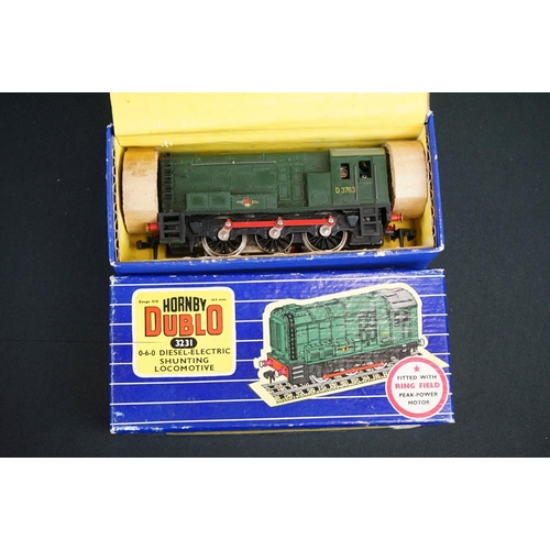 127 - Quantity of Hornby Dublo model railway to include 2 x boxed locomotives (3231 0-6-0 Diesel Electric ... 