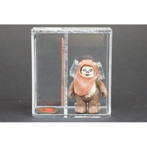 1650 - Star Wars - UKG graded cased Wicket figure with accessory (1984), Taiwan, Figure 90% Paint 90% Gold ... 