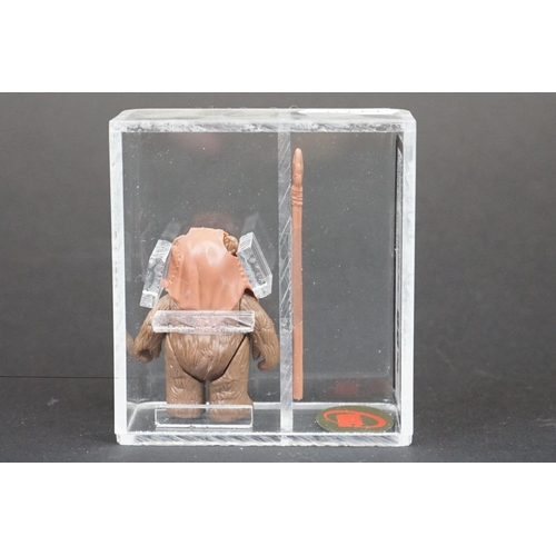 1650 - Star Wars - UKG graded cased Wicket figure with accessory (1984), Taiwan, Figure 90% Paint 90% Gold ... 