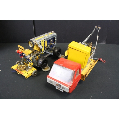 423 - Meccano - Quantity of play worn & part built Meccano including boxed contemporary examples and a mid... 