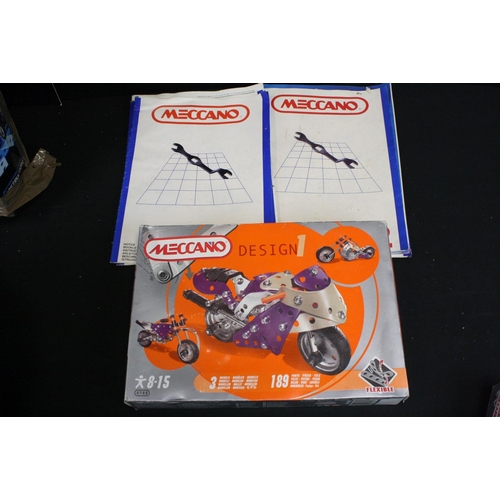 423 - Meccano - Quantity of play worn & part built Meccano including boxed contemporary examples and a mid... 