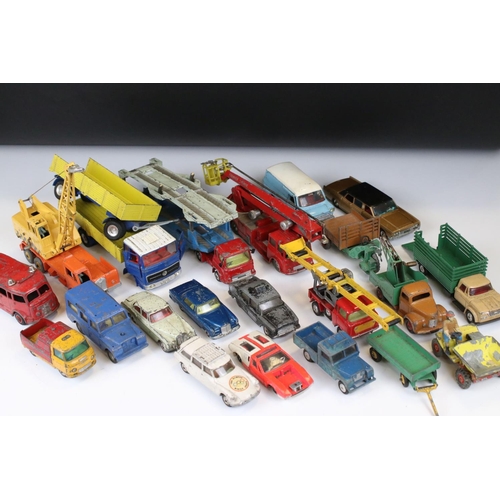 1390 - 22 Mid 20th C diecast models to include Spot On, Dinky & Corgi featuring road and commercial example... 