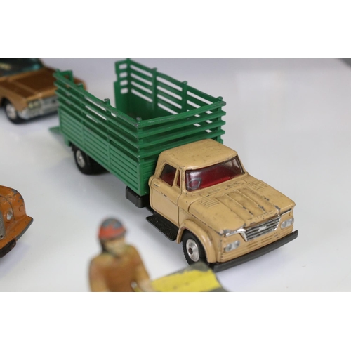 1390 - 22 Mid 20th C diecast models to include Spot On, Dinky & Corgi featuring road and commercial example... 