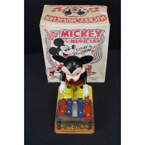 418A - Quantity of vintage toys & games to include boxed Marx Mickey the Muscian, 3 x Wade Whimsies figure ... 