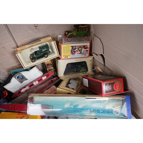 1222 - Collection of mixed toys to include mid 20th C onwards play worn diecast featuring boxed Matchbox Su... 