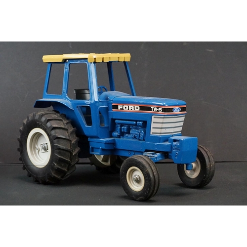 1313 - ERTL Ford TW-5 diecast tractor model (missing exhaust), plus an ERTL International diecast & plastic... 