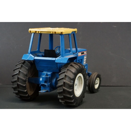 1313 - ERTL Ford TW-5 diecast tractor model (missing exhaust), plus an ERTL International diecast & plastic... 