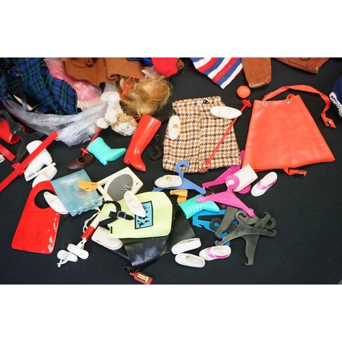 492 - Group of fashion dolls accessories to include 2 x dolls (inc Hasbro), Sindy wardrobe, various clothi... 