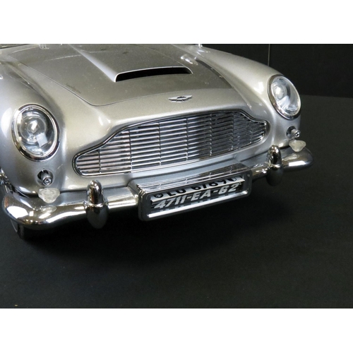 1326 - 1/8 Scale James Bond Aston Martin DB5 kit built diecast model, produced by Eaglemoss for home assemb... 