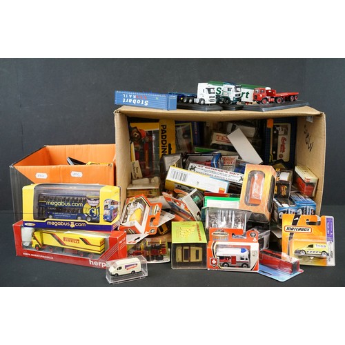 1181 - Over 65 Boxed mostly diecast models to include Corgi, Creative Master Northcord, Britbus, matchbox, ... 