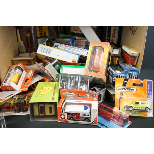 1181 - Over 65 Boxed mostly diecast models to include Corgi, Creative Master Northcord, Britbus, matchbox, ... 