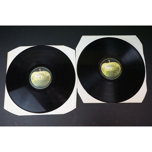 15 - Vinyl - The Beatles White Album PCS 7067/8 Stereo.  Unnumbered, side opener, poster and 4 photos, wh... 