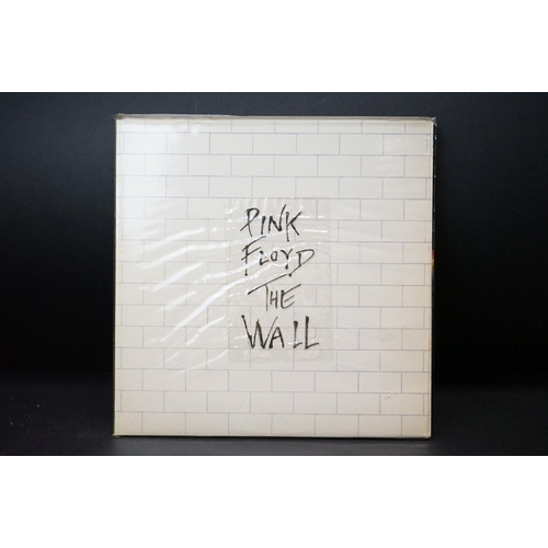 329 - Vinyl - 17 Pink Floyd LPs spanning their career including Dark Side Of The Moon, The Wall, Meddle, R... 