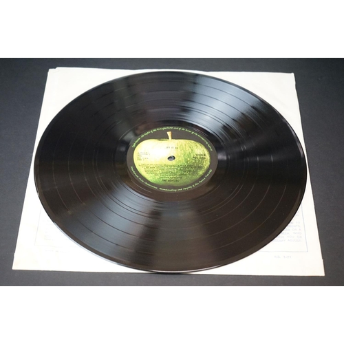 401 - Vinyl - The Beatles Let It Be Box set with LP PCS7090 and Booklet, vinyl vg+, outer box sleeve with ... 