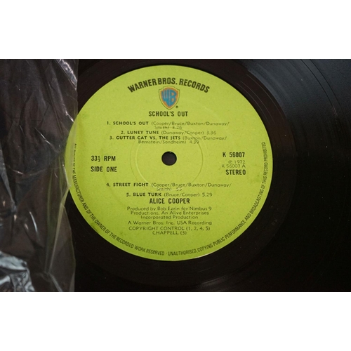 44 - Vinyl - Alice Cooper School's Out (K 56007) Warner Bros green label, paper panties inner.  Sleeve & ... 