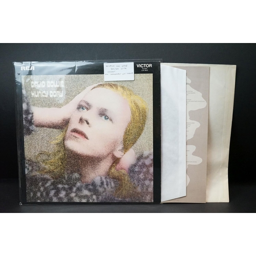 472 - Vinyl - Three recent release David Bowie LPs to include The Next Day (sealed), The World of David Bo... 