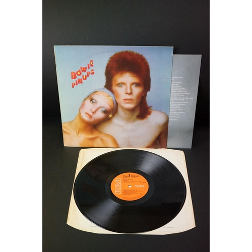 69 - Vinyl - 3 David Bowie LPs to include Ziggy Stardust (SF 8287) orange RCA label, Victor to right, Tit... 