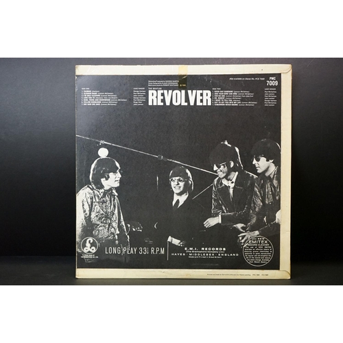 71 - Vinyl - 3 The Beatles LPs to include White Album unnumbered side opener, no inserts, Revolver (PMC 7... 