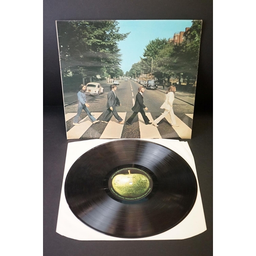 71 - Vinyl - 3 The Beatles LPs to include White Album unnumbered side opener, no inserts, Revolver (PMC 7... 