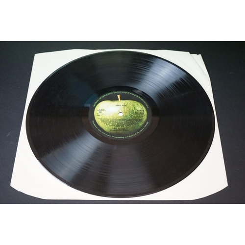 71 - Vinyl - 3 The Beatles LPs to include White Album unnumbered side opener, no inserts, Revolver (PMC 7... 