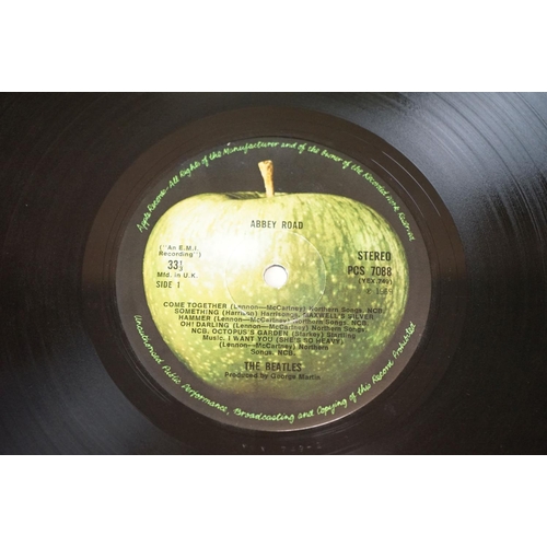 71 - Vinyl - 3 The Beatles LPs to include White Album unnumbered side opener, no inserts, Revolver (PMC 7... 