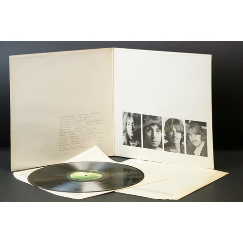 71 - Vinyl - 3 The Beatles LPs to include White Album unnumbered side opener, no inserts, Revolver (PMC 7... 