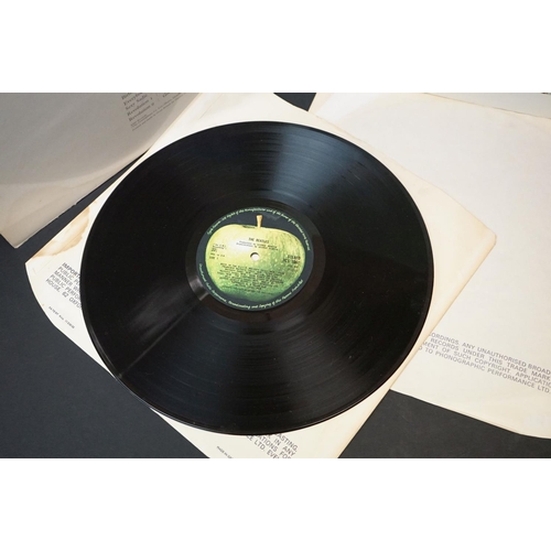 71 - Vinyl - 3 The Beatles LPs to include White Album unnumbered side opener, no inserts, Revolver (PMC 7... 