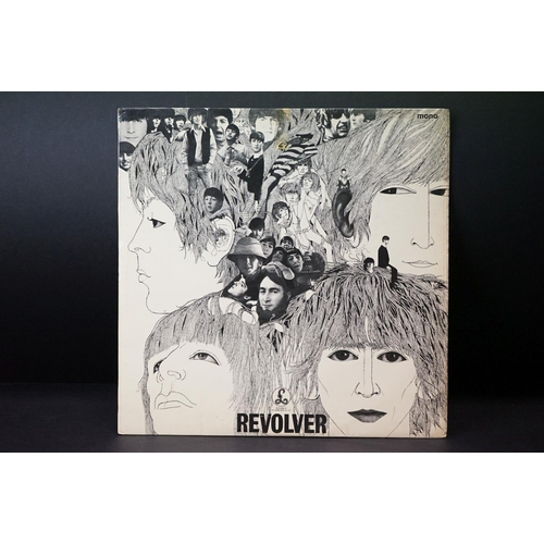 71 - Vinyl - 3 The Beatles LPs to include White Album unnumbered side opener, no inserts, Revolver (PMC 7... 